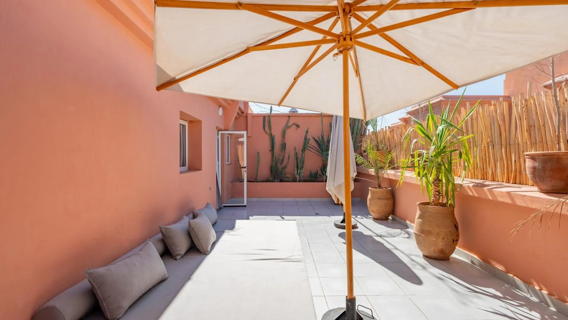 Cityscape Bliss Spacious & Sunny Apartment Marrakesh