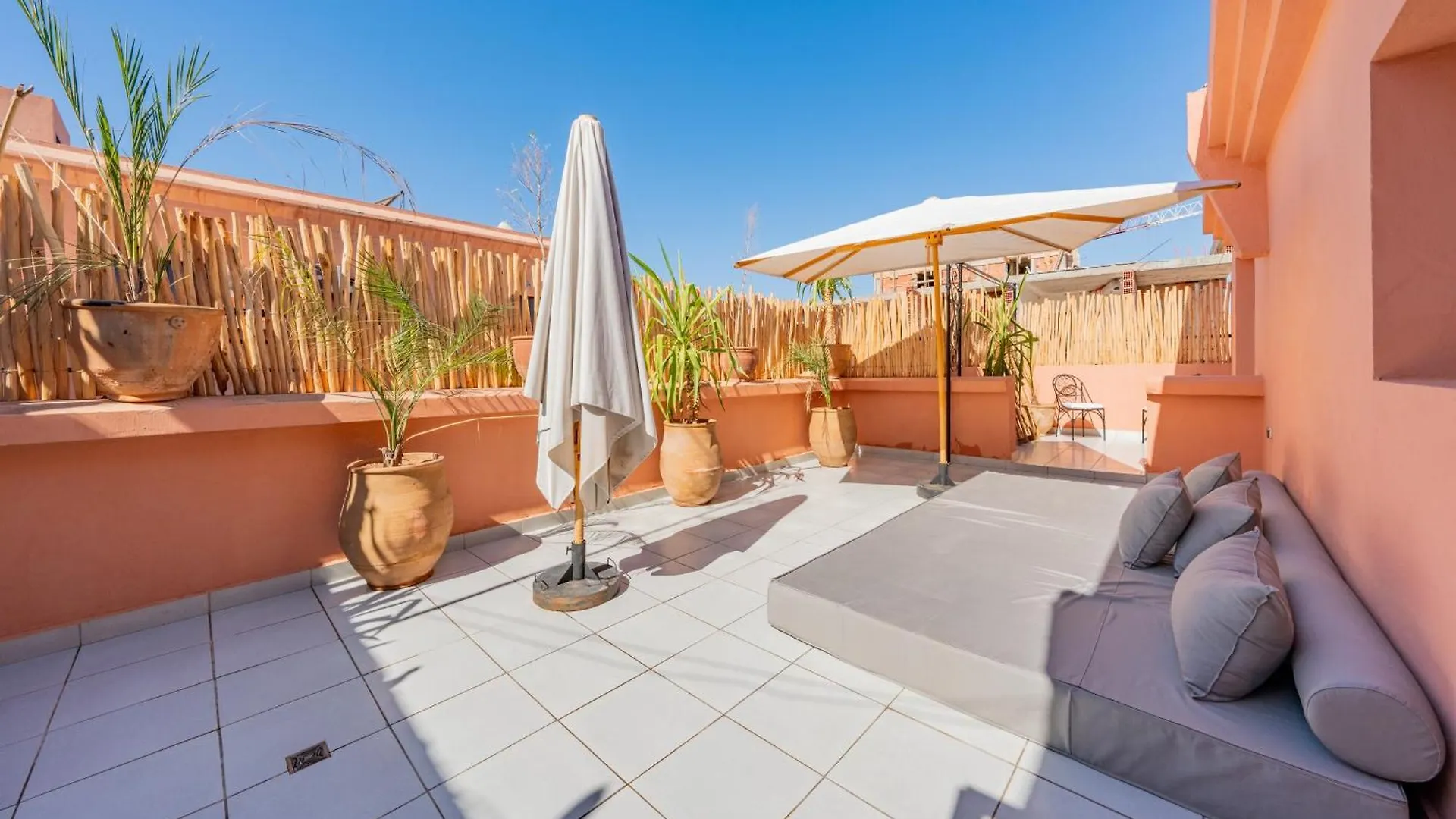 Cityscape Bliss Spacious & Sunny Apartment Marrakesh